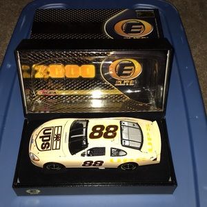 Dale Jarrett 1:24 Scale Elite Collectable Test Car